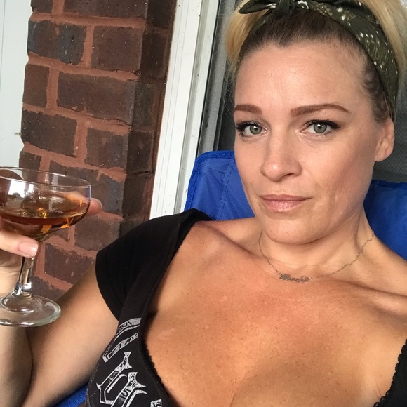 Meet your Posher, Brooke lynn - Picture 3 of 3